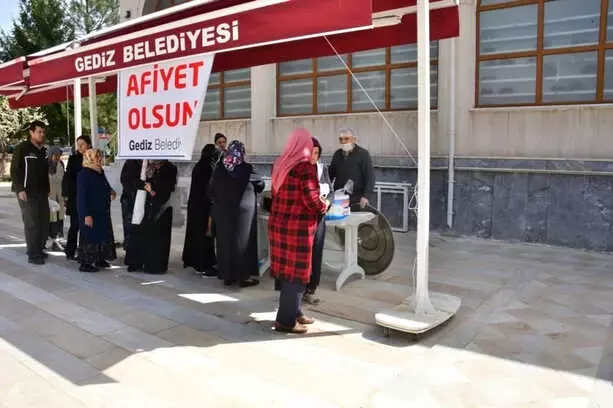 Gediz Belediyesi 1970 Depreminde Ölenler İçin Mevlit Okuttu Gediz Belediyesi 1970 Depreminde Ölenler İçin Mevlit Okuttu
