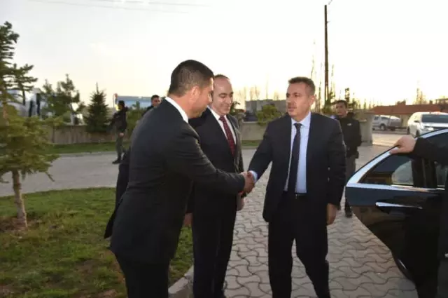 Vali Süleyman Elban, İlçe ve Belde Belediye Başkanları ile Bir Araya Geldi