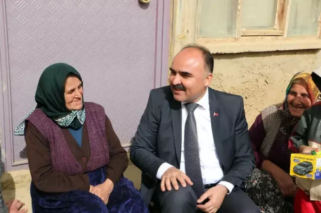 Vali Günaydın Şarkikaraağaç'ta İlçe ve Köy Halkıyla Bir Araya Geldi Vali Günaydın Şarkikaraağaç'ta İlçe ve Köy Halkıyla Bir Araya Geldi