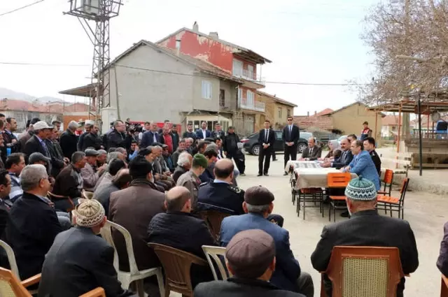 Vali Günaydın Şarkikaraağaç'ta İlçe ve Köy Halkıyla Bir Araya Geldi Vali Günaydın Şarkikaraağaç'ta İlçe ve Köy Halkıyla Bir Araya Geldi