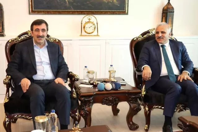 AK Parti Genel Başkan Yardımcısı Yılmaz'dan Vali Zorluoğlu'na Ziyaret AK Parti Genel Başkan Yardımcısı Yılmaz'dan Vali Zorluoğlu'na Ziyaret