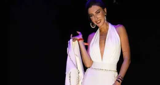 Şeyma Subaşı ve Saadet Işıl Aksoy, Katıldıkları Davette Pişti Oldu Şeyma Subaşı ve Saadet Işıl Aksoy, Katıldıkları Davette Pişti Oldu