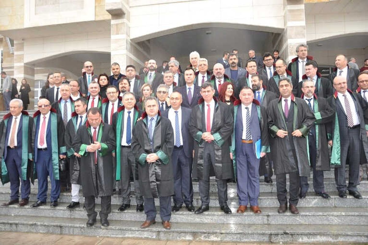 Uşak'ta Yaşanan İlginç Davada 32 Avukat Beraat Etti