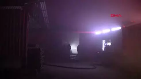 Bursa'da Palet Fabrikasında Yangın Çıktı Bursa'da Palet Fabrikasında Yangın Çıktı