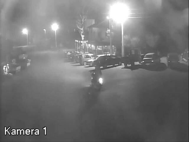 Namaz Kılarken Motosikletini Çaldılar! O Anlar Kameraya Yansıdı