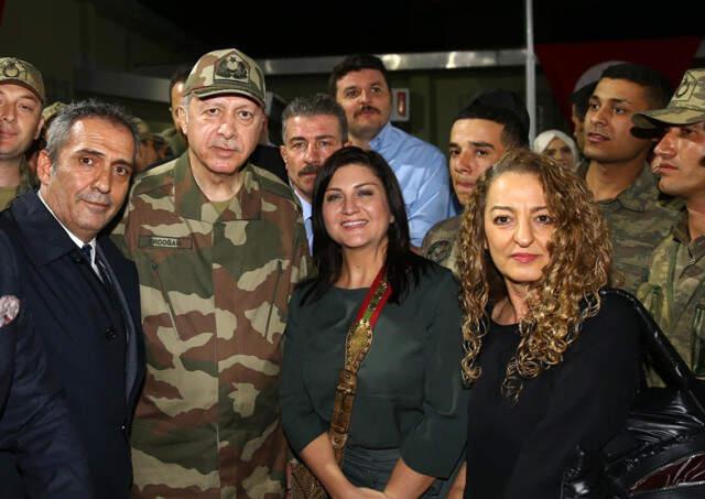 Cumhurbaşkanı Erdoğan'la Aynı Kareye Giren Necati Şaşmaz'ın Yüzünde Güller Açtı