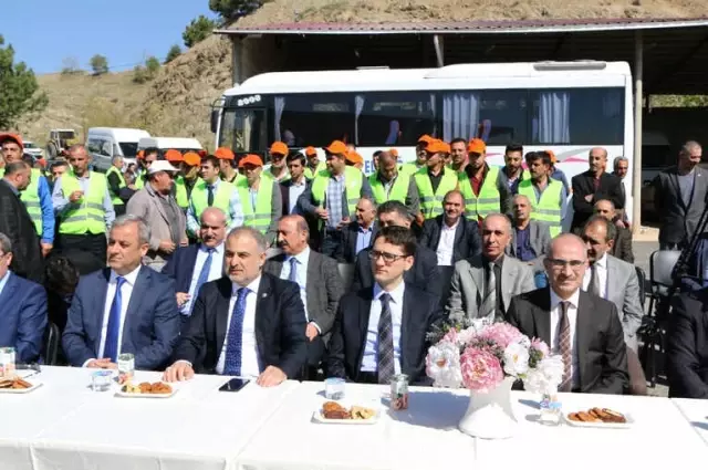 Elazığ'da Kadroya Geçen 179 İşçi, İş Başı Yaptı Elazığ'da Kadroya Geçen 179 İşçi, İş Başı Yaptı
