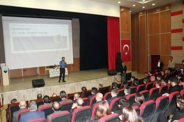 Prof. Dr Özdemir: 'Artık Bildiğiniz Okulculuğun Sonuna Geldik' Prof. Dr Özdemir: 'Artık Bildiğiniz Okulculuğun Sonuna Geldik'