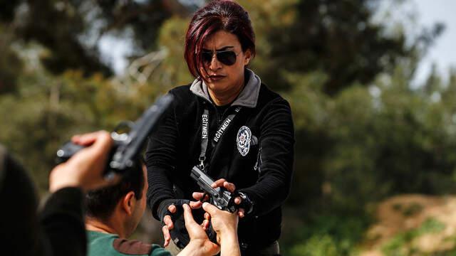Antalya Emniyetinin Kadin Polisi Nisa Poligonda 100 Meslektasina Atis Egitimi Veriyor Haberler