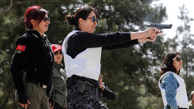 Antalya Emniyetinin Kadin Polisi Nisa Poligonda 100 Meslektasina Atis Egitimi Veriyor Kirikkale
