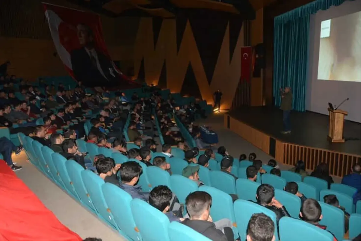 Ardahan'da 'Türkiye Gündemi' Adlı Konferans