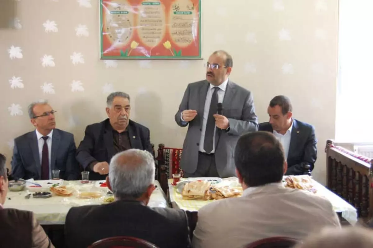 Bitlis Valisi Esnafla Kahvaltıda Bir Araya Geldi