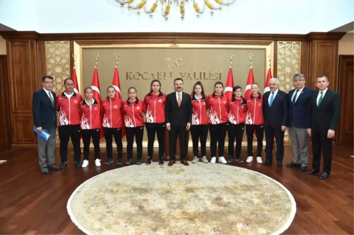 Dünya 2.'si Gölcüklü Kızlar Ödüllendirildi
