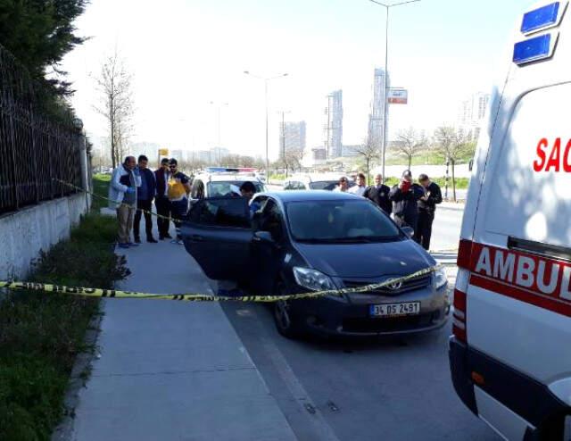 Küçükçekmece'de Okul Önündeki Araç İçinde Erkek Cesedi Bulundu