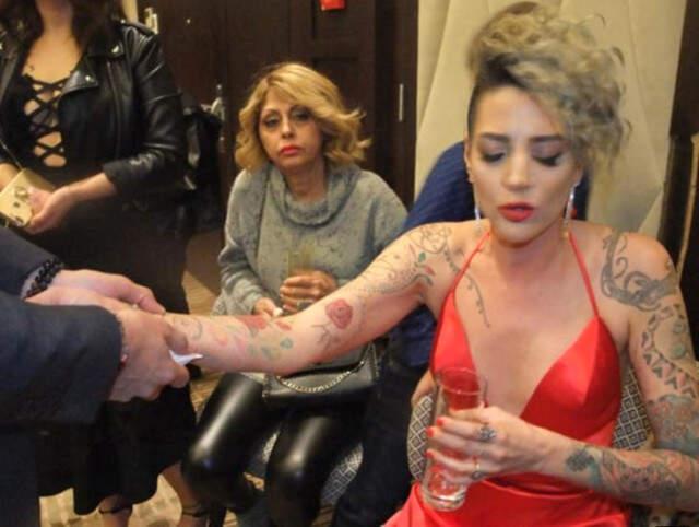 Takıntılı Hayranı, Berna Öztürk'ü Kolundan Tutup Kaçırmak İstedi