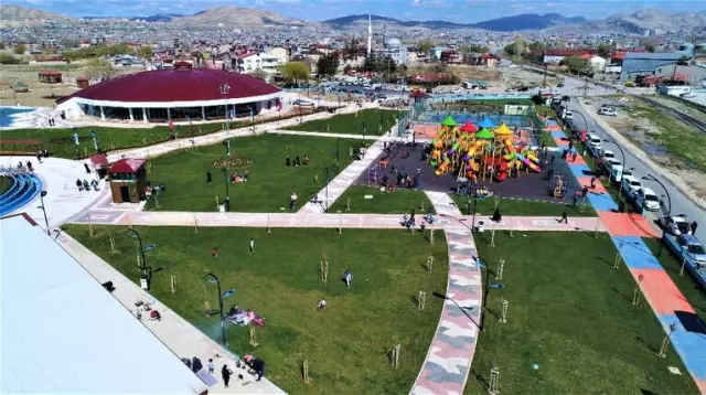 Tuşba Belediyesi'nin, '15 Temmuz Şehitler Parkı' Cıvıl Cıvıl Tuşba Belediyesi'nin, '15 Temmuz Şehitler Parkı' Cıvıl Cıvıl