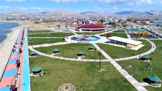 Tuşba Belediyesi'nin, '15 Temmuz Şehitler Parkı' Cıvıl Cıvıl Tuşba Belediyesi'nin, '15 Temmuz Şehitler Parkı' Cıvıl Cıvıl