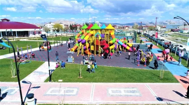 Tuşba Belediyesi'nin, '15 Temmuz Şehitler Parkı' Cıvıl Cıvıl Tuşba Belediyesi'nin, '15 Temmuz Şehitler Parkı' Cıvıl Cıvıl
