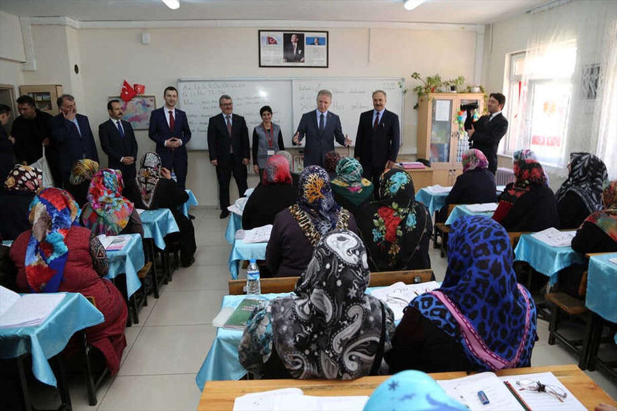 Vali Gül'den Okuma Yazma Kurslarına Ziyaret