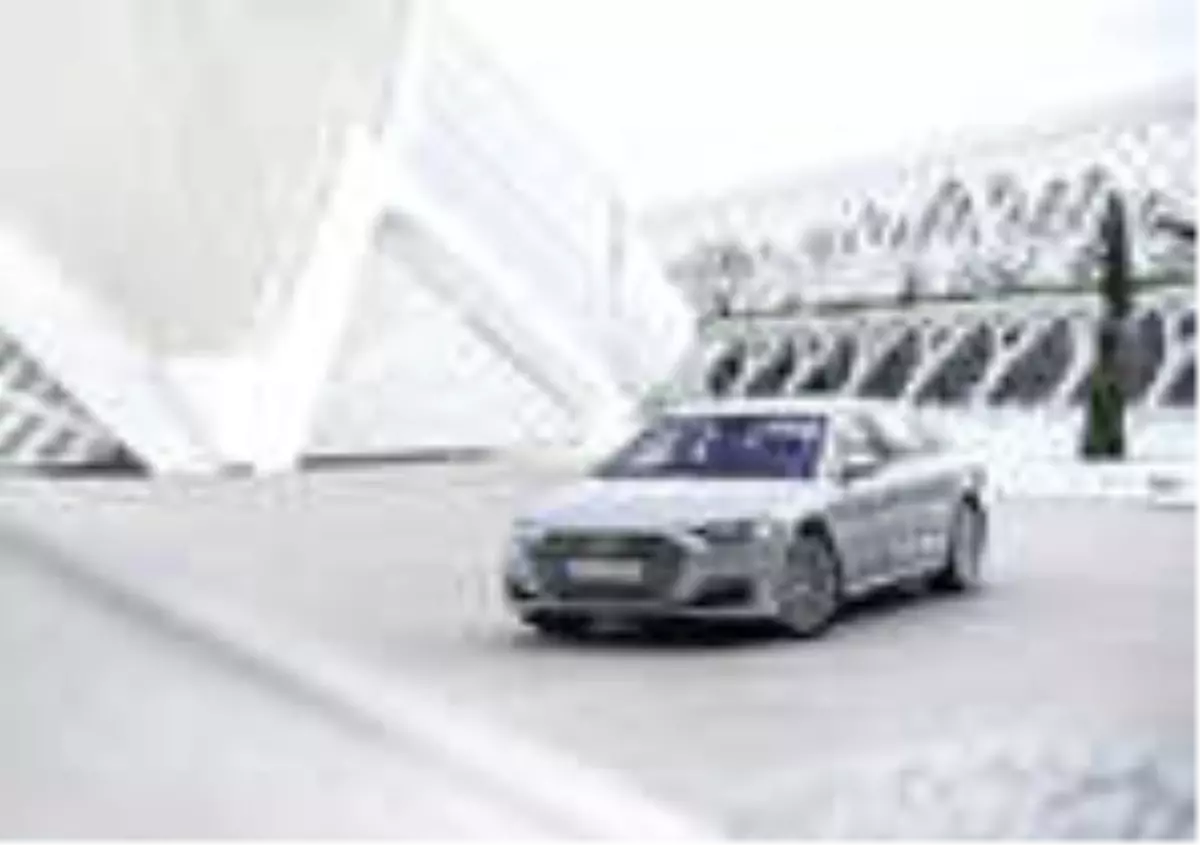 Yeni Audi A8 2018, 'Dünyada Yılın Lüks Otomobili' Ödülünü Aldı