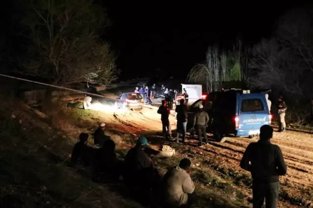 Kayseri'de 2 Kişi Aracın İçinde Ölü Olarak Bulundu Kayseri'de 2 Kişi Aracın İçinde Ölü Olarak Bulundu