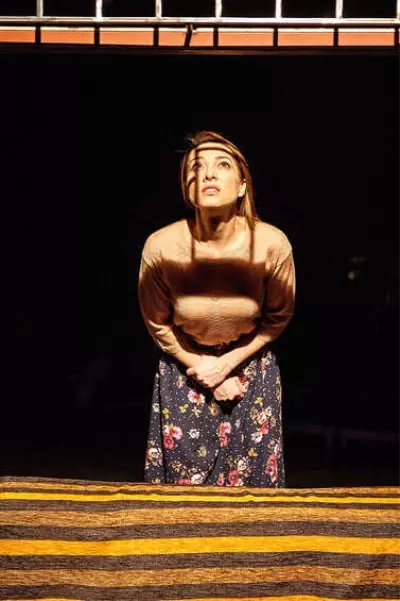 Seray Şahiner'in Son Romanı Kul Bu Kez Tiyatro Sahnesinde Seray Şahiner'in Son Romanı Kul Bu Kez Tiyatro Sahnesinde