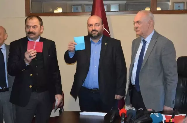 Trabzonspor'da Başkan Adayları Listelerini Divan Kurulu'na Teslim Etti