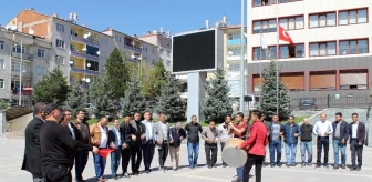 Akdağmadeni Belediye Personeli Kadroya Geçişi Halay Çekerek Kutladı