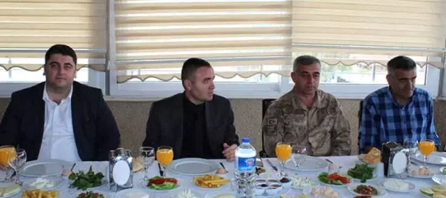 Hatay Gazeteciler Cemiyetinden Vanlı Gazeteci Çurku'ya Plaket Hatay Gazeteciler Cemiyetinden Vanlı Gazeteci Çurku'ya Plaket