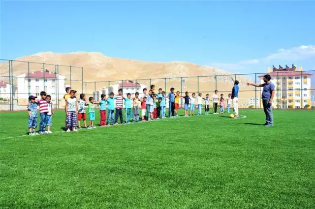 Tuşba Belediyesi'nden Spor Tesisi Atağı Tuşba Belediyesi'nden Spor Tesisi Atağı
