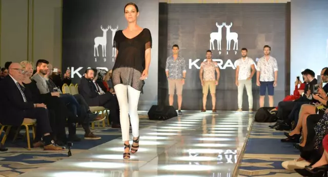 Zirvede Karaca Defilesi Zirvede Karaca Defilesi