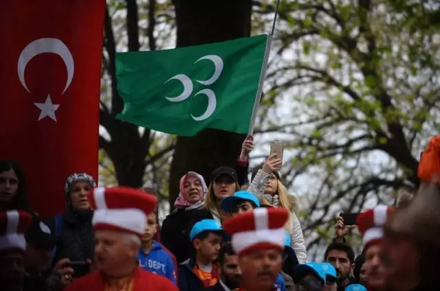 Bursa'da Ünlü Sanatçılarla Fetih Coşkusu İzdihamı... Bursa'da Ünlü Sanatçılarla Fetih Coşkusu İzdihamı...