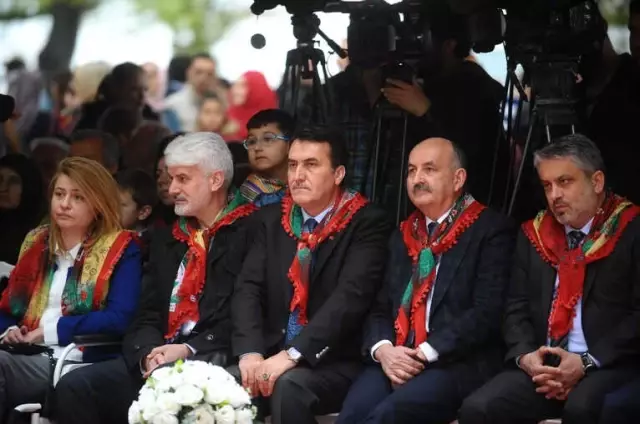 Bursa'da Ünlü Sanatçılarla Fetih Coşkusu İzdihamı... Bursa'da Ünlü Sanatçılarla Fetih Coşkusu İzdihamı...