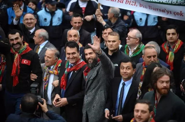 Bursa'da Ünlü Sanatçılarla Fetih Coşkusu İzdihamı... Bursa'da Ünlü Sanatçılarla Fetih Coşkusu İzdihamı...