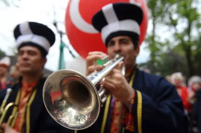 Bursa'da Ünlü Sanatçılarla Fetih Coşkusu İzdihamı... Bursa'da Ünlü Sanatçılarla Fetih Coşkusu İzdihamı...