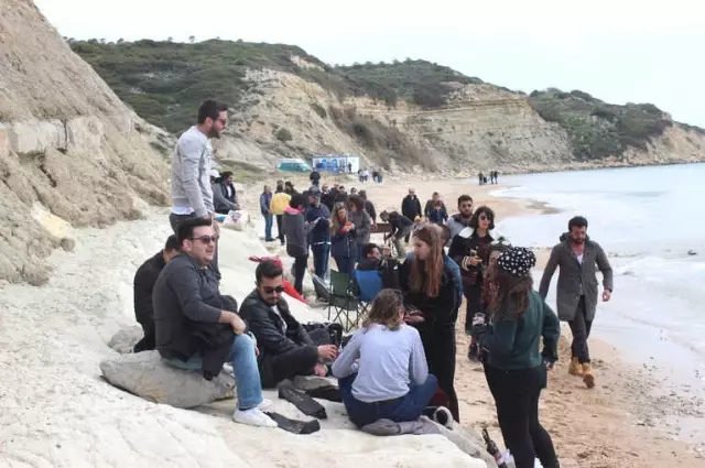 Karaya Oturan 'Mercy God' Gemisi İçin Veda Partisi