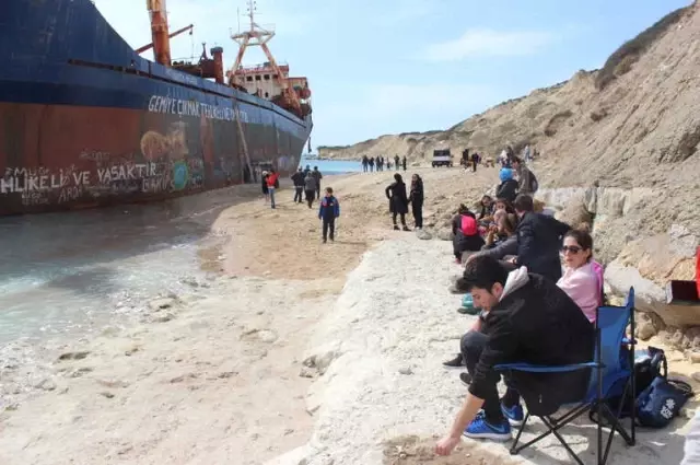 Karaya Oturan 'Mercy God' Gemisi İçin Veda Partisi