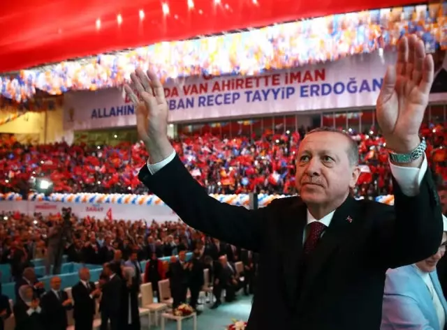 Cumhurbaşkanı Erdoğan: 'Ey Batı, Ne Dersen De, Biz Doğru Bildiğimiz Yolda Yürüyoruz, Yürüyeceğiz' Cumhurbaşkanı Erdoğan: 'Ey Batı, Ne Dersen De, Biz Doğru Bildiğimiz Yolda Yürüyoruz, Yürüyeceğiz'