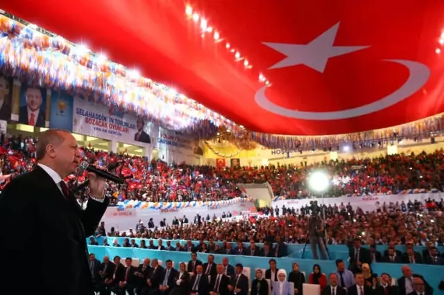 Cumhurbaşkanı Erdoğan: 'Ey Batı, Ne Dersen De, Biz Doğru Bildiğimiz Yolda Yürüyoruz, Yürüyeceğiz' Cumhurbaşkanı Erdoğan: 'Ey Batı, Ne Dersen De, Biz Doğru Bildiğimiz Yolda Yürüyoruz, Yürüyeceğiz'