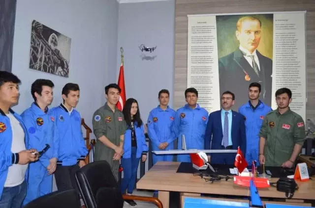 Genç Kanatlar Uçaklarını Tanıttı