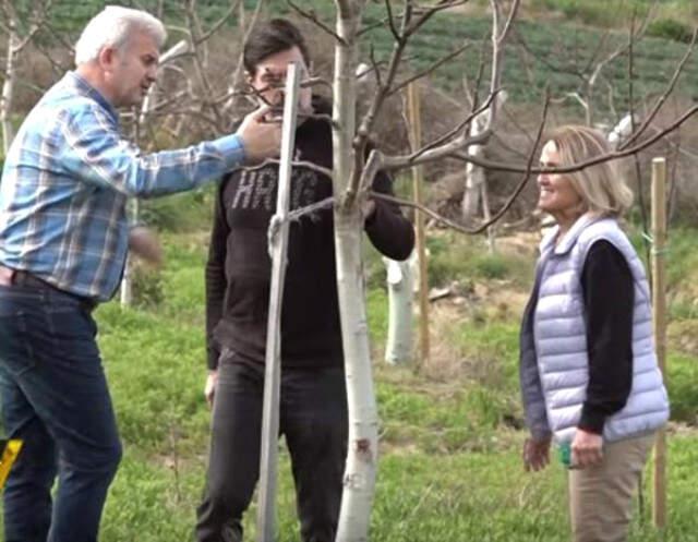 Şehir Hayatından Kaçan Burak Hakkı, Yerleştiği Köyde Tarım Yapıyor