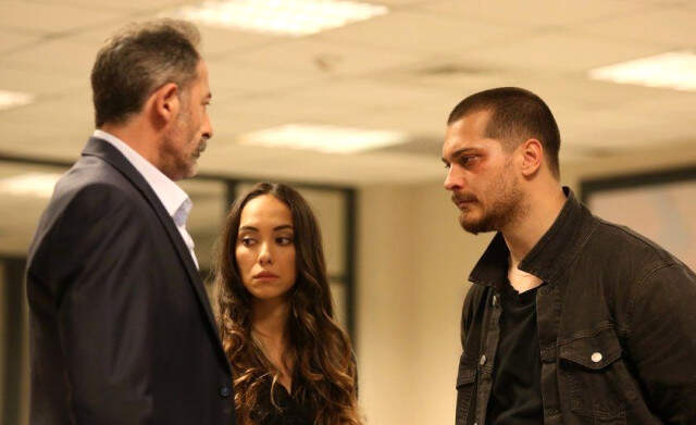 Çağatay Ulusoy, Eski Sevgilisi Duygu Sarışın'a Geri Döndü
