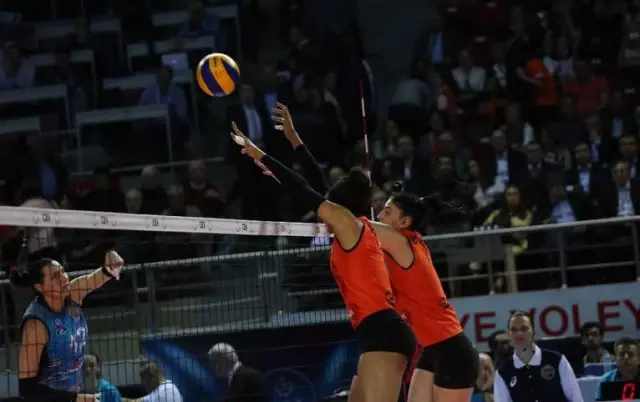 Cev Kupası: Eczacıbaşı Vitra: 3 - Minchanka Minsk: 0 Cev Kupası: Eczacıbaşı Vitra: 3 - Minchanka Minsk: 0