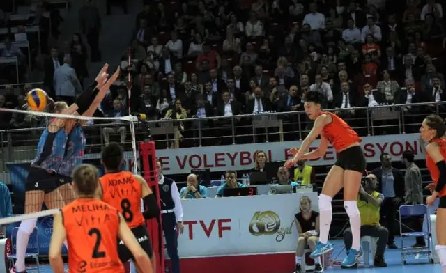 Cev Kupası: Eczacıbaşı Vitra: 3 - Minchanka Minsk: 0 Cev Kupası: Eczacıbaşı Vitra: 3 - Minchanka Minsk: 0