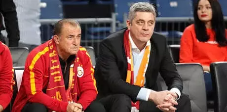 Fatih Terim Tarihi Maçta Tribünde Fatih Terim Tarihi Maçta Tribünde