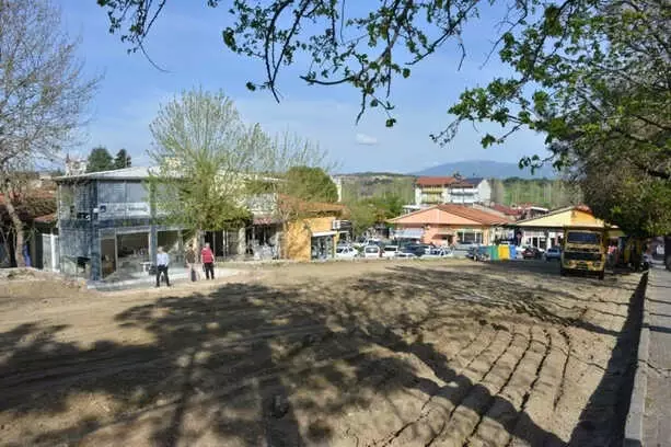 Gediz Belediyesi'nden Yol ve Otopark Düzenleme Çalışması Gediz Belediyesi'nden Yol ve Otopark Düzenleme Çalışması
