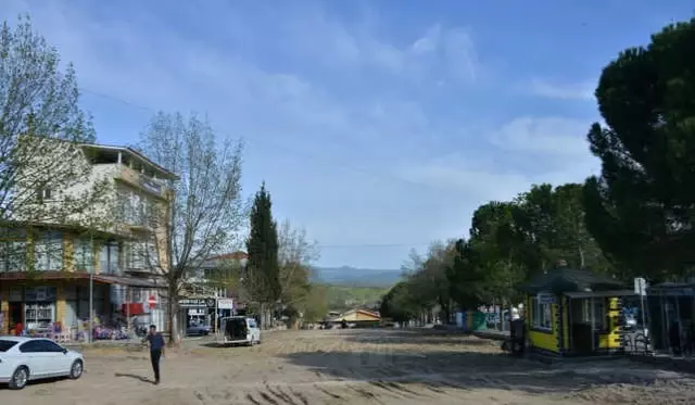 Gediz Belediyesi'nden Yol ve Otopark Düzenleme Çalışması Gediz Belediyesi'nden Yol ve Otopark Düzenleme Çalışması
