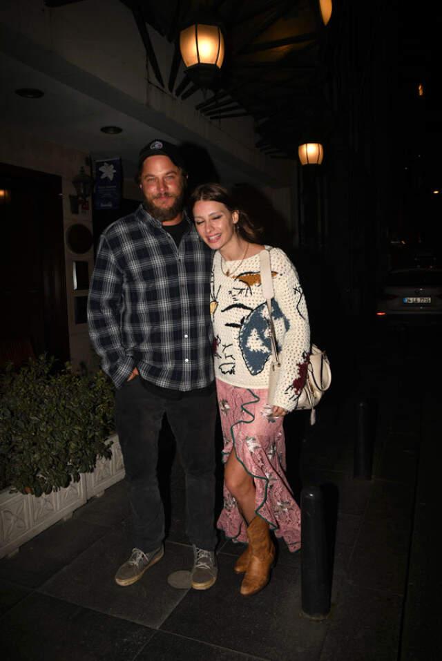 'Kral Ragnar' ile Sabaha Kadar Eğlenen Tuba Ünsal'dan 'Evliliğimde Sorun Yok' Mesajı