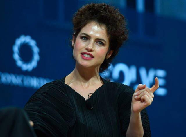 Angelina Jolie'den Ayrılan Brad Pitt'in Yeni Sevgilisiyle İlk Fotoğrafı