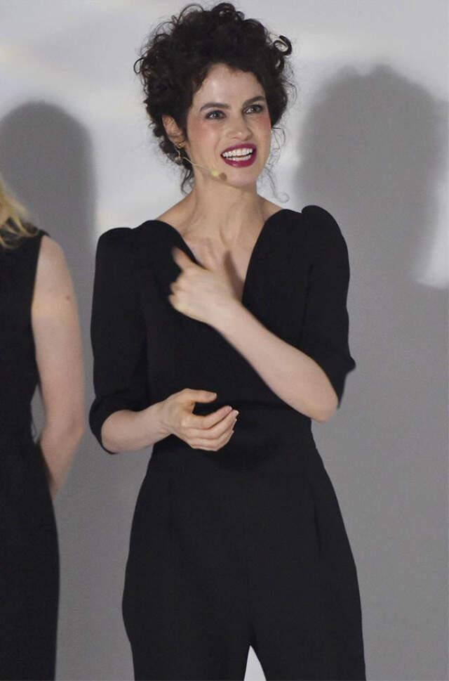 Angelina Jolie'den Ayrılan Brad Pitt'in Yeni Sevgilisiyle İlk Fotoğrafı